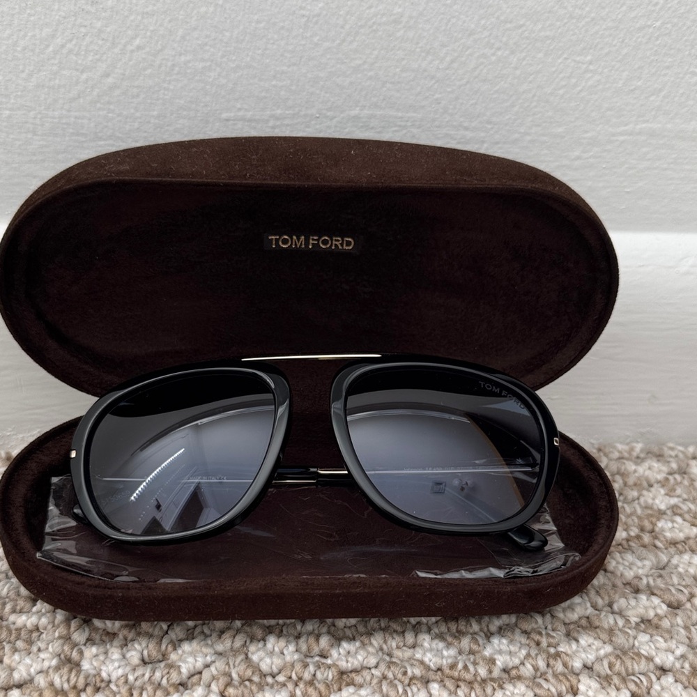 Tom Ford Sunglasses with Brown Case